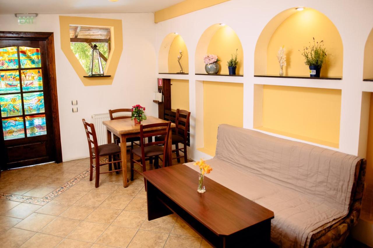 Casa Mica Guesthouse Bucureşti Ngoại thất bức ảnh