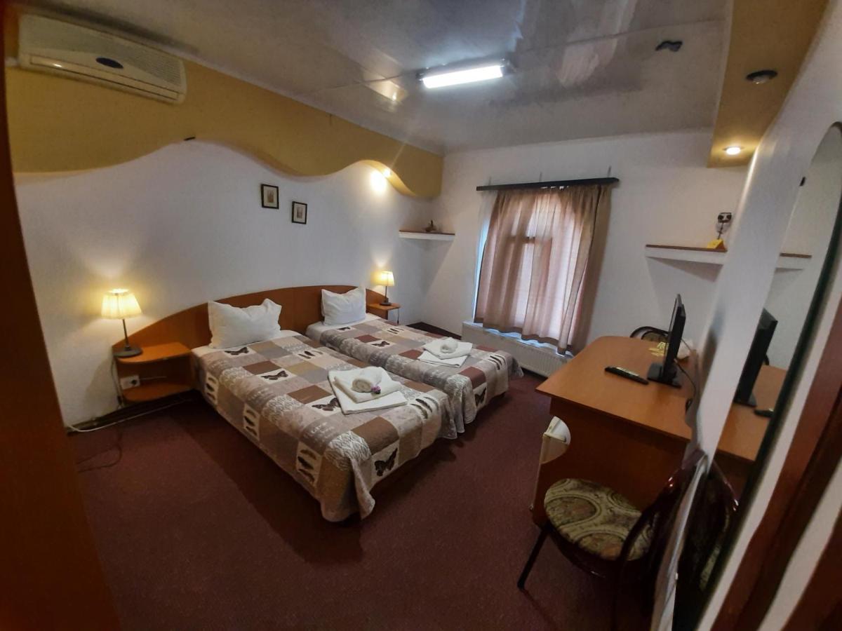 Casa Mica Guesthouse Bucureşti Ngoại thất bức ảnh